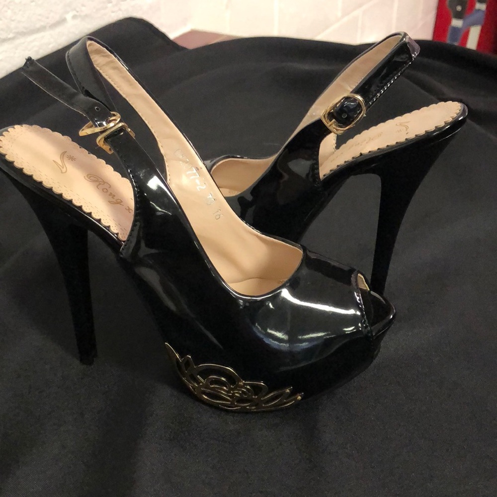 Women Shoes - Picture 1 of 3